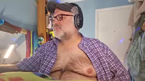 Snapshot of bendavewill chatting on 12-21-24, 05:47 Bendavewill online show from 12-21-24, 05:47