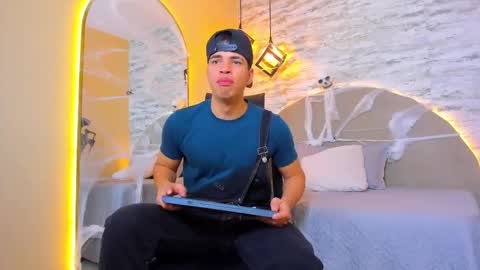 BENJAMIN online show from 10-25-25, 12:02