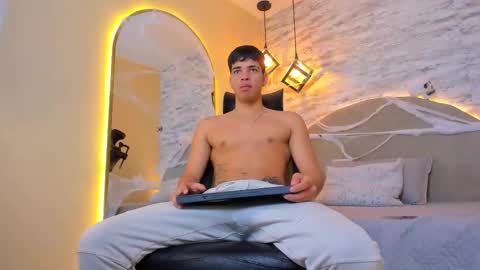 BENJAMIN online show from 11-02-25, 01:46