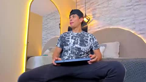 BENJAMIN online show from 11-06-25, 11:33