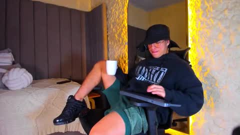 BENJAMIN online show from 12-18-25, 02:17