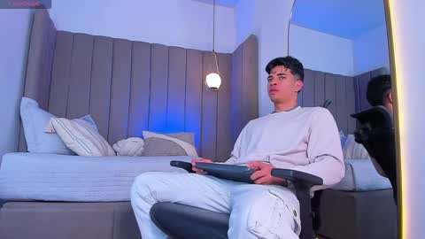 BENJAMIN online show from 05-17-26, 03:37