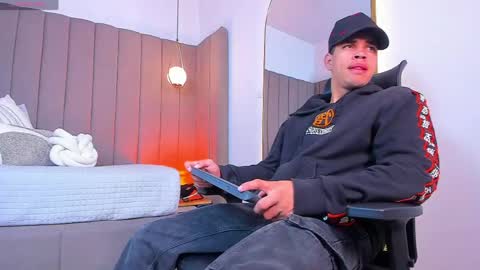 BENJAMIN online show from 05-22-26, 02:51