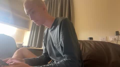 benji_j8 online show from 11-14-25, 04:17