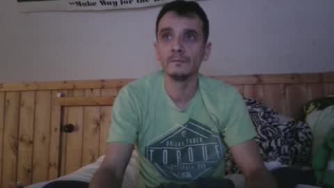 Snapshot of bennymn chatting on 01-14-25, 06:45 benny and innocentvixon online show from 01-14-25, 06:45