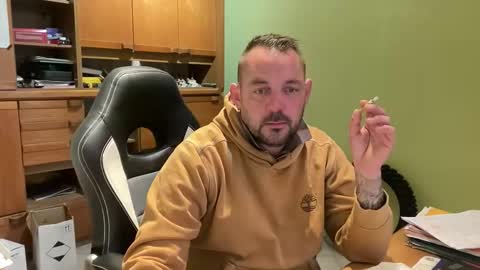 Snapshot of benochau chatting on 04-23-26, 04:46 benochau online show from 04-23-26, 04:46