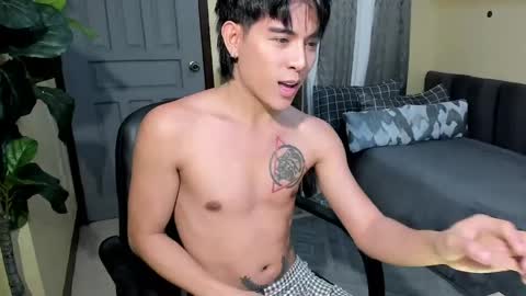 Snapshot of bentlyfuck chatting on 05-24-26, 12:37 bentlyfuck online show from 05-24-26, 12:37
