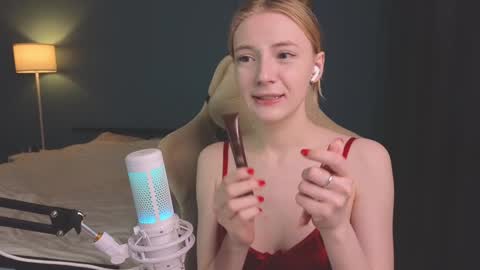 Snapshot of benty_bunny chatting on 12-16-24, 08:05 Alice online show from 12-16-24, 08:05