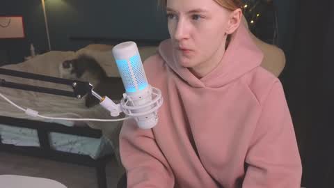 Snapshot of benty_bunny chatting on 01-06-25, 07:24 Alice online show from 01-06-25, 07:24