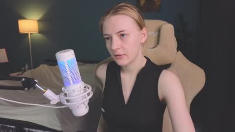 Snapshot of benty_bunny chatting on 01-29-25, 11:30 Alice online show from 01-29-25, 11:30