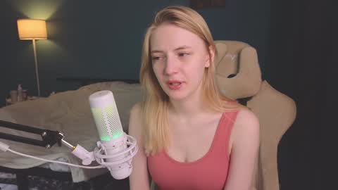 Snapshot of benty_bunny chatting on 01-30-25, 12:37 Alice online show from 01-30-25, 12:37