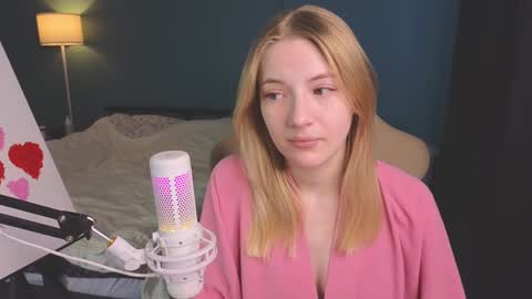 Snapshot of benty_bunny chatting on 02-11-25, 11:10 Alice online show from 02-11-25, 11:10