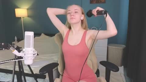 Snapshot of benty_bunny chatting on 02-26-25, 10:26 Alice online show from 02-26-25, 10:26