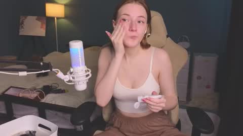 Snapshot of benty_bunny chatting on 10-02-25, 11:17 Alice online show from 10-02-25, 11:17