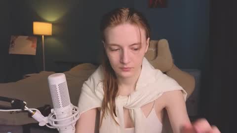 Snapshot of benty_bunny chatting on 10-15-25, 10:26 Alice online show from 10-15-25, 10:26