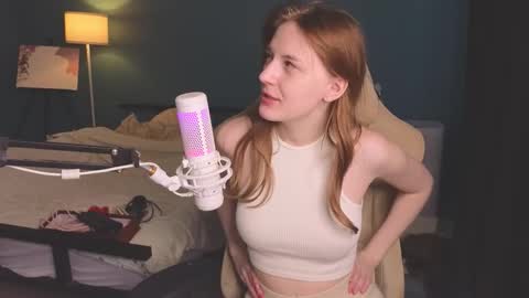 Snapshot of benty_bunny chatting on 10-17-25, 10:40 Alice online show from 10-17-25, 10:40