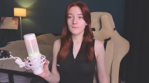 Snapshot of benty_bunny chatting on 10-24-25, 10:22 Alice online show from 10-24-25, 10:22