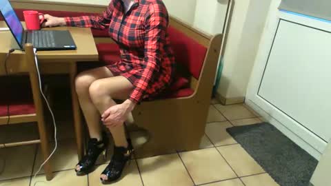 Snapshot of bernadetanylon chatting on 10-31-25, 06:25 Bernadetanylon online show from 10-31-25, 06:25