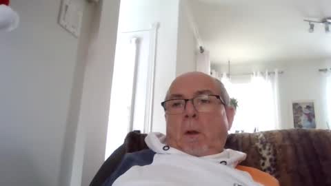 bernard1102 online show from 12-04-24, 02:48