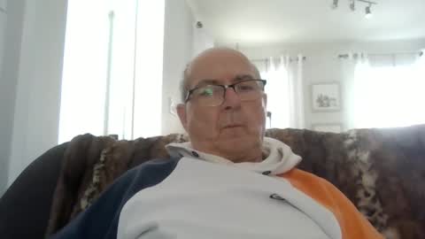 bernard1102 online show from 04-11-26, 03:38