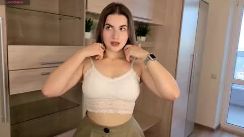 Snapshot of bernice_knight chatting on 09-28-25, 02:22 Maria online show from 09-28-25, 02:22