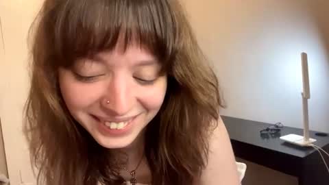 Snapshot of bernitaazen chatting on 07-21-26, 05:15 Lucy online show from 07-21-26, 05:15