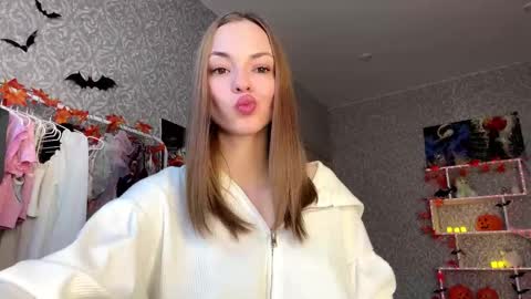 Snapshot of berry_buns chatting on 10-22-25, 06:35 Sofia online show from 10-22-25, 06:35