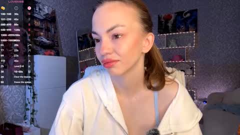 Snapshot of berry_buns chatting on 11-24-25, 05:51 Sofia online show from 11-24-25, 05:51