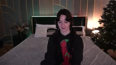 Violette online show from 12-14-25, 02:00