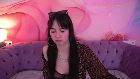 Snapshot of berrydiva chatting on 02-04-26, 02:45 Violette online show from 02-04-26, 02:45