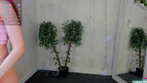 Snapshot of berta_kelly chatting on 05-15-26, 11:34 Berta online show from 05-15-26, 11:34