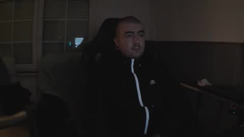 Snapshot of berto3389 chatting on 12-18-25, 01:44 berto3389 online show from 12-18-25, 01:44