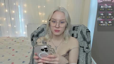 Snapshot of best_trip chatting on 01-30-25, 05:09 Danny and Kira online show from 01-30-25, 05:09