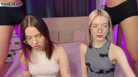 Snapshot of best_trip chatting on 02-03-25, 11:26 Danny and Kira online show from 02-03-25, 11:26