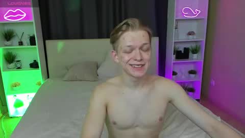 Snapshot of best_trip chatting on 02-21-25, 05:31 Danny and Kira online show from 02-21-25, 05:31