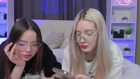 Snapshot of best_trip chatting on 02-22-25, 05:46 Danny and Kira online show from 02-22-25, 05:46
