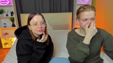 Snapshot of best_trip chatting on 03-03-25, 02:58 Danny and Kira online show from 03-03-25, 02:58