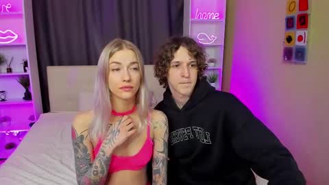 Snapshot of best_trip chatting on 03-08-25, 08:33 Danny and Kira online show from 03-08-25, 08:33