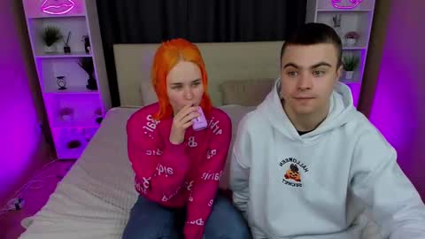 Snapshot of best_trip chatting on 03-08-25, 08:03 Danny and Kira online show from 03-08-25, 08:03