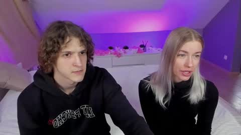 Snapshot of best_trip chatting on 03-09-25, 08:29 Danny and Kira online show from 03-09-25, 08:29