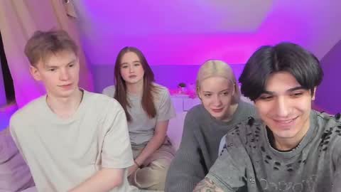 Snapshot of best_trip chatting on 03-11-25, 02:51 Danny and Kira online show from 03-11-25, 02:51