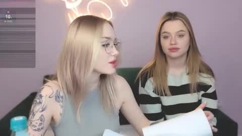 Snapshot of best_trip chatting on 10-18-25, 08:15 Danny and Kira online show from 10-18-25, 08:15