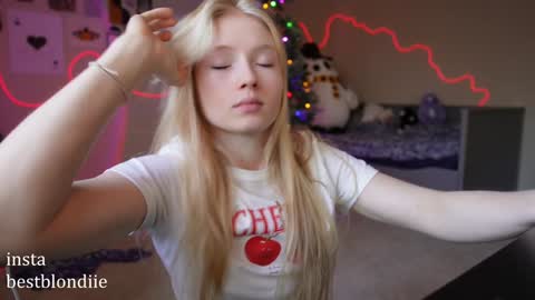 Chloe Next stream on Friday online show from 12-21-24, 05:29