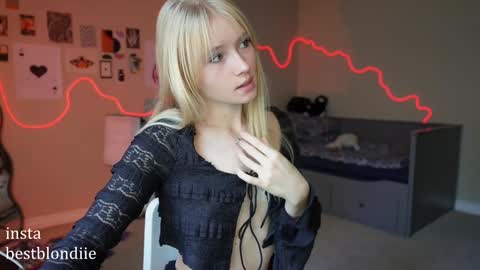 Chloe Next stream on Friday online show from 01-25-25, 05:08