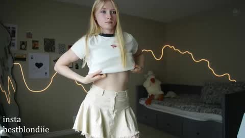 Chloe Next stream on Friday online show from 02-28-25, 08:50