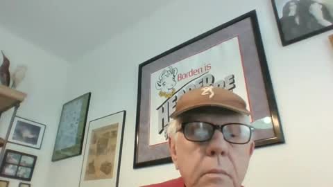 Snapshot of bestshot1951 chatting on 12-09-24, 01:55 bestshot1951 online show from 12-09-24, 01:55