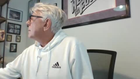 Snapshot of bestshot1951 chatting on 12-16-24, 08:16 bestshot1951 online show from 12-16-24, 08:16