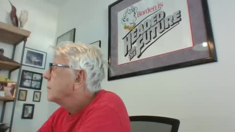 Snapshot of bestshot1951 chatting on 12-31-24, 07:40 bestshot1951 online show from 12-31-24, 07:40
