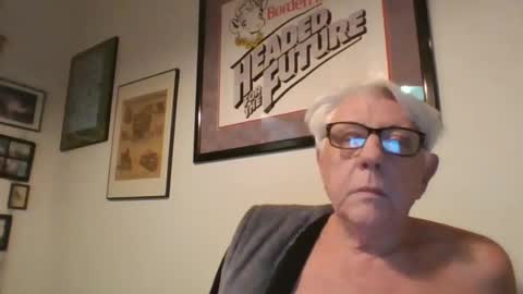 Snapshot of bestshot1951 chatting on 02-18-25, 11:52 bestshot1951 online show from 02-18-25, 11:52