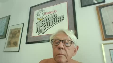 Snapshot of bestshot1951 chatting on 09-18-25, 04:31 bestshot1951 online show from 09-18-25, 04:31